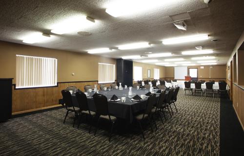 a conference room with a long table and chairs at Carrollton Hotel in Carroll