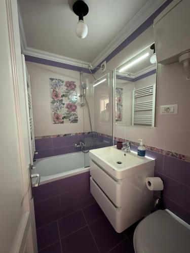 a bathroom with a toilet and a sink and a tub at Stefan's Place in Victoria