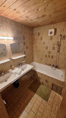 a bathroom with a sink and a bath tub at Verstancla in Galtür