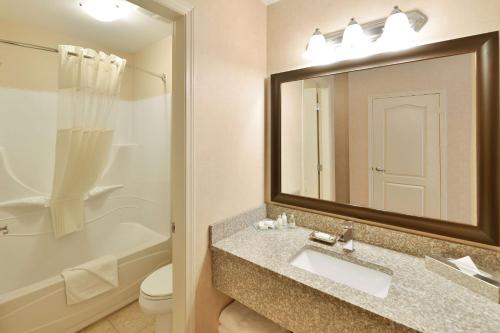 Ένα μπάνιο στο Prestige Cranbrook Hotel, BW Premier Collection