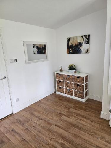 Φωτογραφία από το άλμπουμ του Dunmow 1-Bed Cabin Sleeps 4 10 mins to Stansted σε Great Dunmow