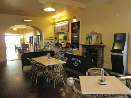 Maclean Hotelにあるレストランまたは飲食店
