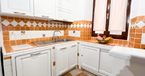 Kuchyň nebo kuchyňský kout v ubytování Alloggio Turistico Caria Mariano