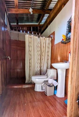 a bathroom with a toilet and a sink at Landscape-Cabaña Summer-Full Equipada in La Cruz
