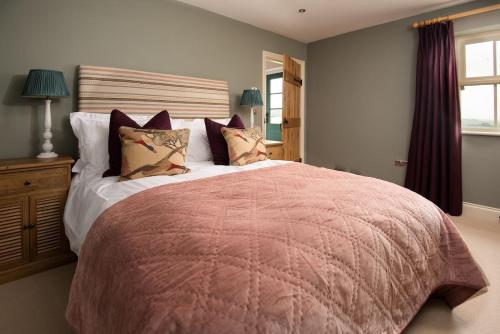 Кровать или кровати в номере Risingham House