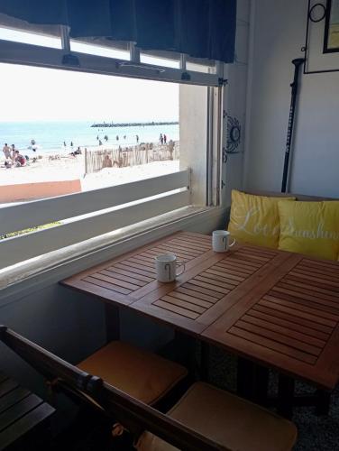 Face à la mer, appartement pour 4 personnes sur la rive droite