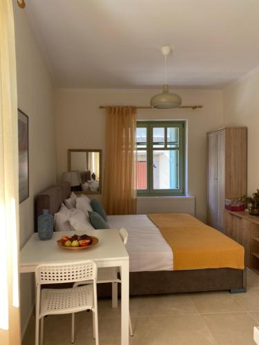 Στούντιο σε ανακαινισμένο αρχοντικό του 19ου αιώνα, κέντρο Μύρινας