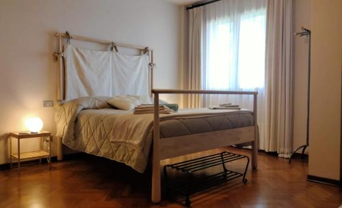 a bedroom with a bed and a window at La villetta d' angolo in Migliarino