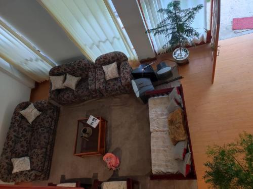 an overhead view of a living room with a couch at Casa edad dorada in Calca
