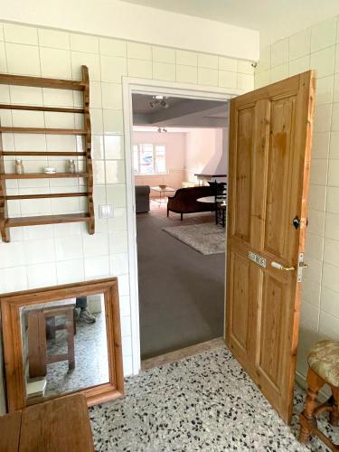 an open door into a room with a living room at El Violetu in Cue
