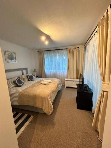 a bedroom with a bed and a large window at Hermoso Depto. Santo Domingo in Santo Domingo