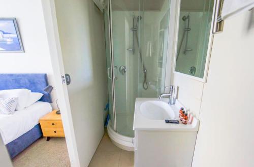 a bathroom with a shower and a sink at Central Auckland 1-bedroom apartment in Auckland