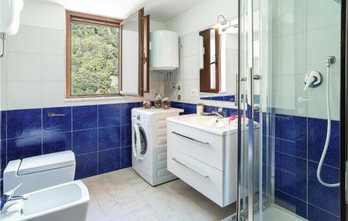 a bathroom with a sink and a washing machine at Cozy Home In Torraca With Wifi in Torraca