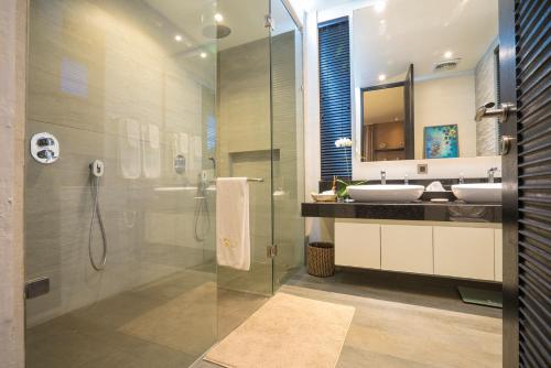 a bathroom with two sinks and a glass shower at Villa Balimu Seminyak in Seminyak