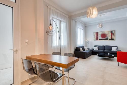 Modern 2-bedroom apt, 200m from the Acropolis