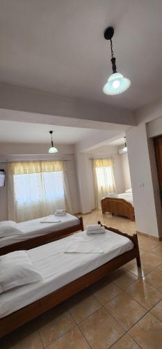 a bedroom with two beds and two windows at Villa Bianca1 in Piqeras