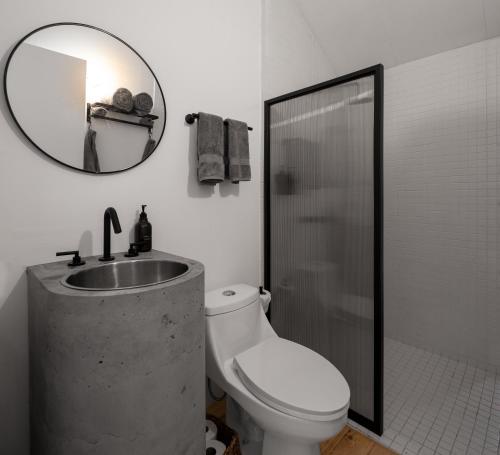Vonios kambarys apgyvendinimo įstaigoje Concentrico by The Outlands