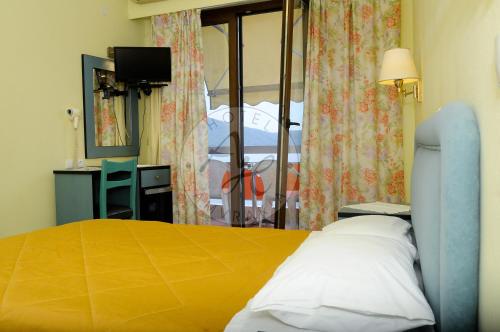 Postel nebo postele na pokoji v ubytování Amvrakia Hotel