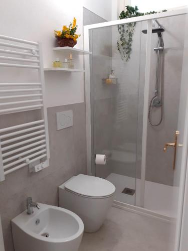 a bathroom with a shower and a toilet and a sink at La Casa Gialla in Scardovari