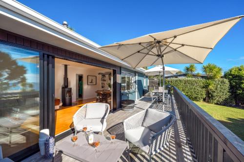 Balkón nebo terasa v ubytování Belle View - Stay Waiheke