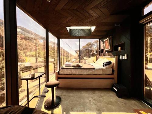 Postel nebo postele na pokoji v ubytování Paradise Ranch Inn Stellar House Hot-Tub,Sauna