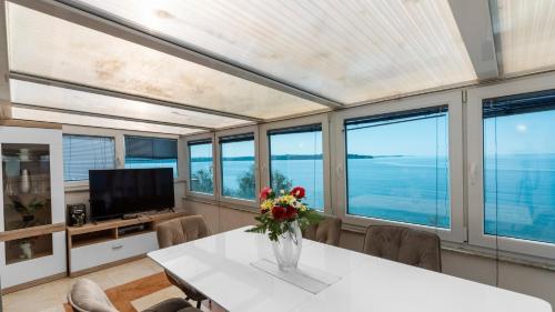 Apartment Lion with Sea View