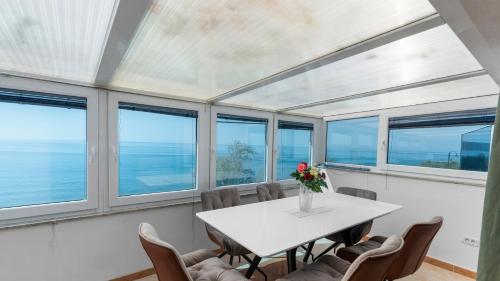 Apartment Lion with Sea View