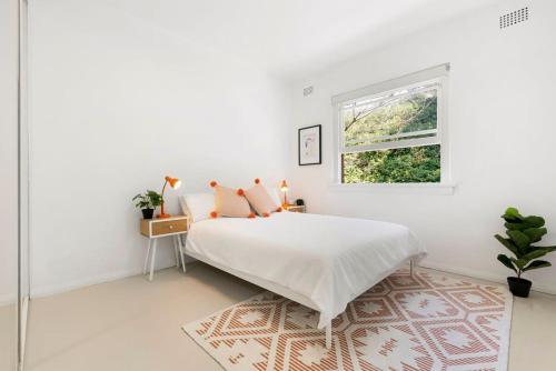 Ένα ή περισσότερα κρεβάτια σε δωμάτιο στο Bondi Breeze Apartment