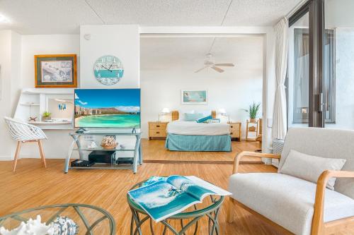 Waikiki Banyan Cozy Condo Suite - Ocean View with Free Parking!にあるシーティングエリア