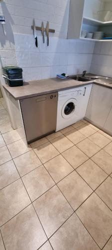 Η κουζίνα ή μικρή κουζίνα στο Cedarwood Apartments