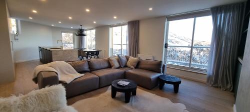 Χώρος καθιστικού στο Cedarwood Apartments
