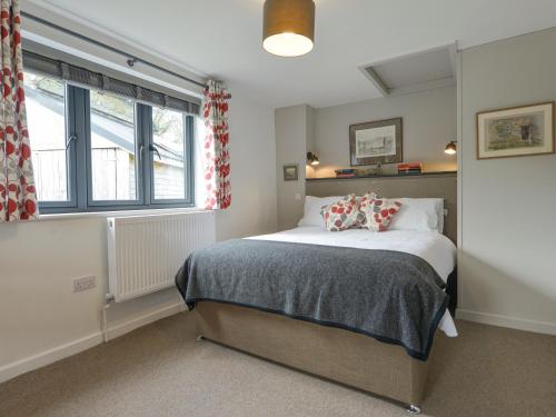 a bedroom with a bed and a large window at Lillemor in Okehampton