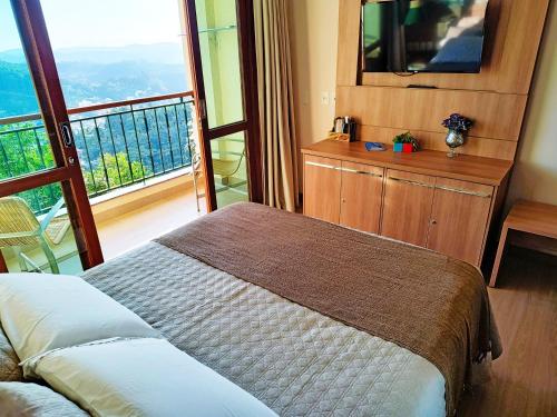 Ένα ή περισσότερα κρεβάτια σε δωμάτιο στο FLAT VARANDA PEDRA AZUL - Vista Azul Apart Hotel