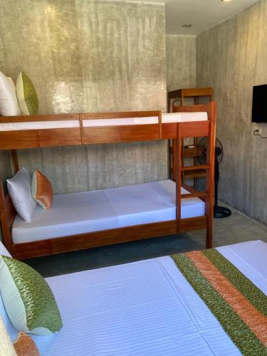 Кровать или кровати в номере RL HARBOR INN ANNEX