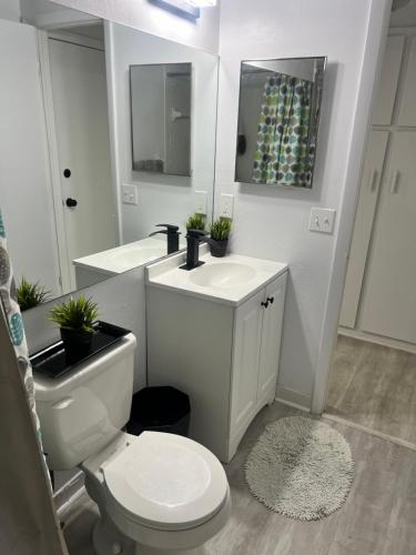 Ένα μπάνιο στο Sunny 3bd home! 10 mins to the beach