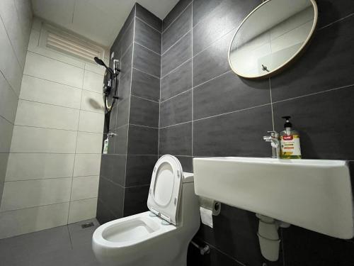 a bathroom with a sink and a toilet and a mirror at C&Y Horizon Suites Homestay Sepang - KLIA Transit - Near XiaMen University in Kampong Melot