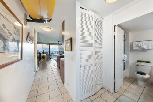 Koupelna v ubytování Kahana Reef 201 · KR 201 OceanFront 1BD Condo w Ocean Views Pool