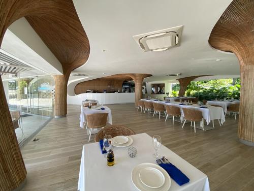 Nhà hàng/khu ăn uống khác tại Condo in Tambuli Seaside Living Resort Lapulapu Cebu