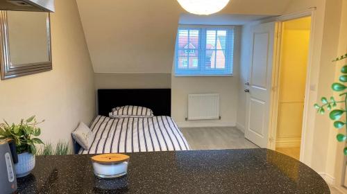 a bedroom with a bed in the corner of a room at Studio one bedroom En-Suite with Kitchenette in Easthampstead