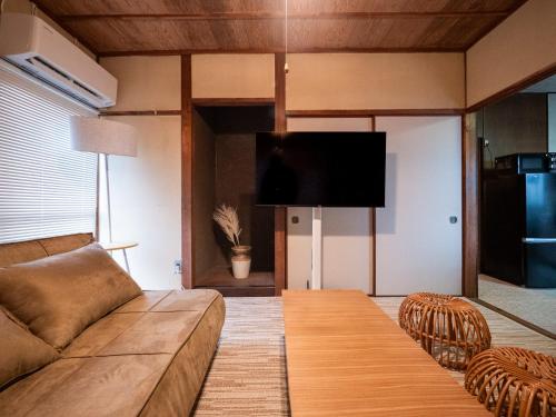 Μια τηλεόραση ή/και κέντρο ψυχαγωγίας στο #14 -大垣 椛- 古民家の宿 大垣城まで車で10分