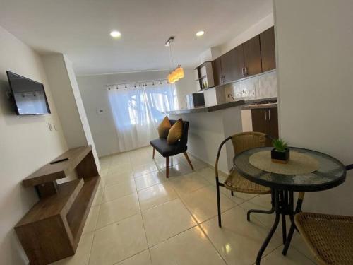 a living room with a table and a kitchen at Apartamento en Bucaramanga in Bucaramanga