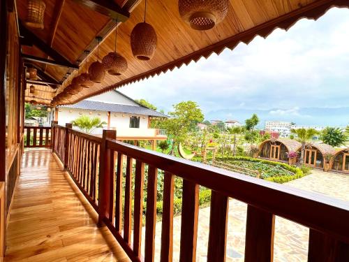 Balcon ou terrasse dans l'établissement Khu Nghỉ Trải Nghiệm Golden Field