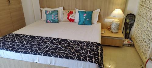Ein Bett oder Betten in einem Zimmer der Unterkunft Hari Priya house The Divine Homestay
