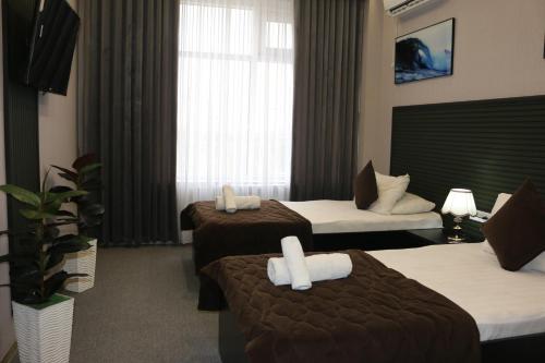 Hotel Tajikgrey Dushanbeにあるベッド