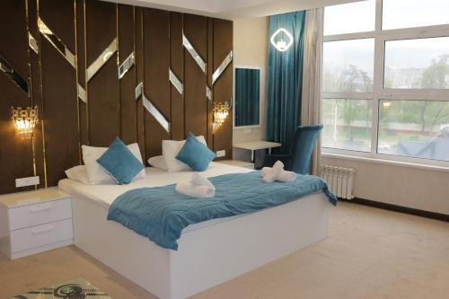 Ένα ή περισσότερα κρεβάτια σε δωμάτιο στο Hotel Tajikgrey Dushanbe