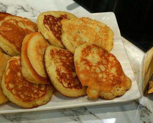 ホテルの敷地内または近くでの食事または食べ物