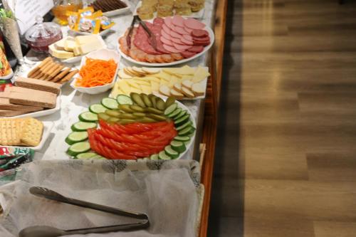 ホテルの敷地内または近くでの食事または食べ物