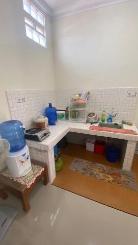 A kitchen or kitchenette at Buk Ir homestay