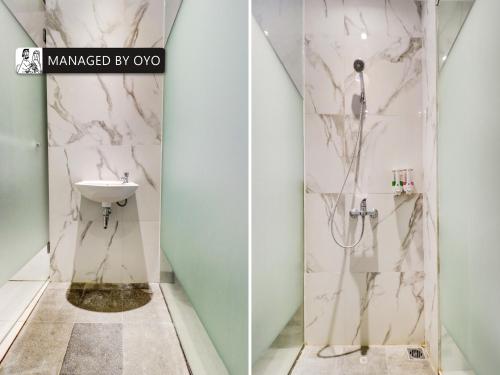 y baño con ducha y lavamanos. en Super OYO Flagship 90775 I Sleep Hotel Bandung, en Bandung