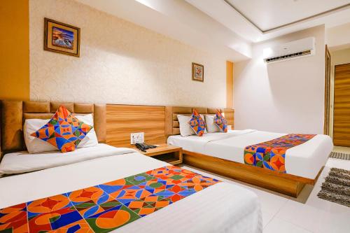 Gallery image of FabHotel Kingsway in Ahmedabad